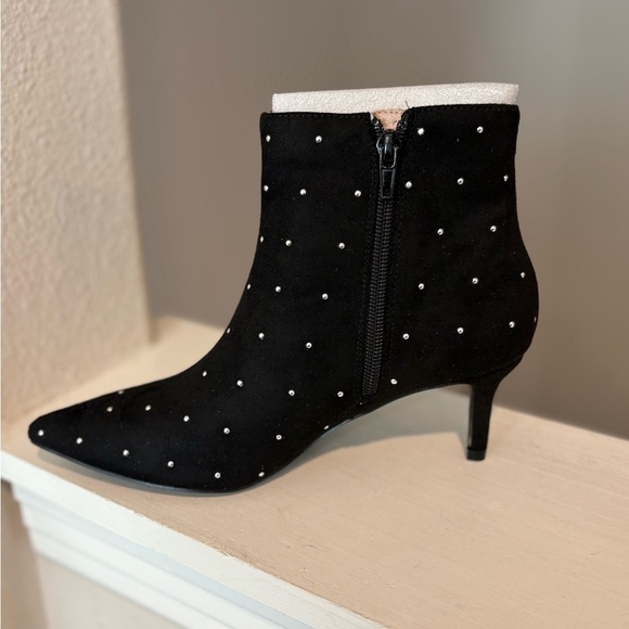 Journee Collection Rosalia Studded Pointed Toe Kitten Heel Booties Women Sz 5.5 - Picture 3 of 11